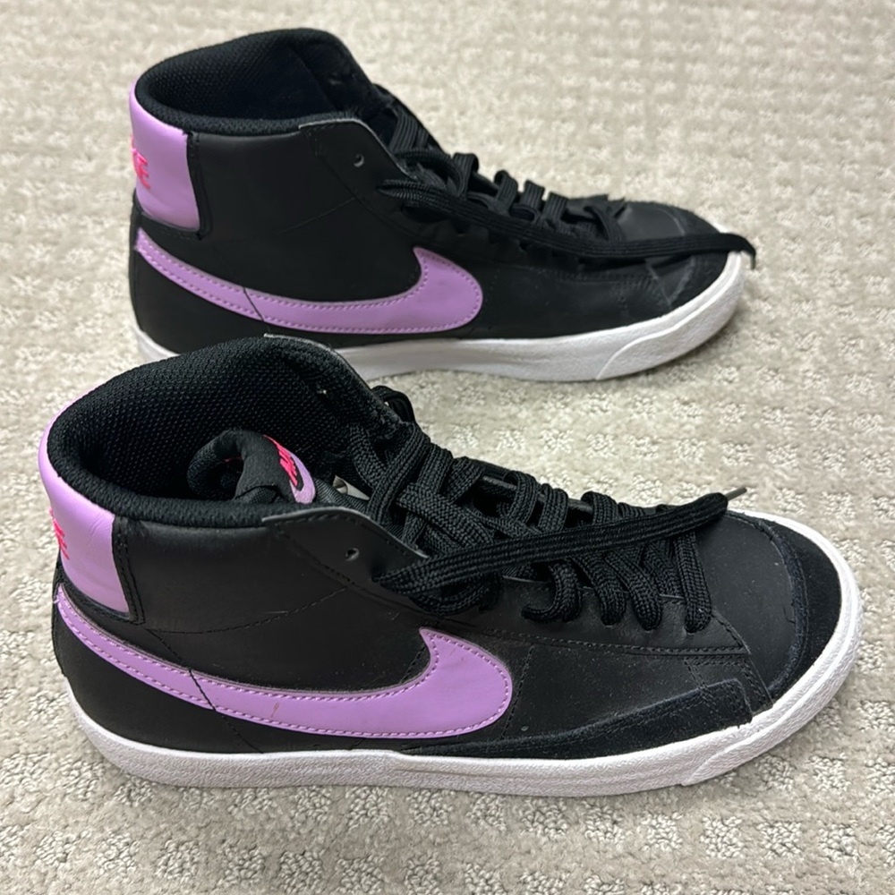Women’s Nike high top sneakers